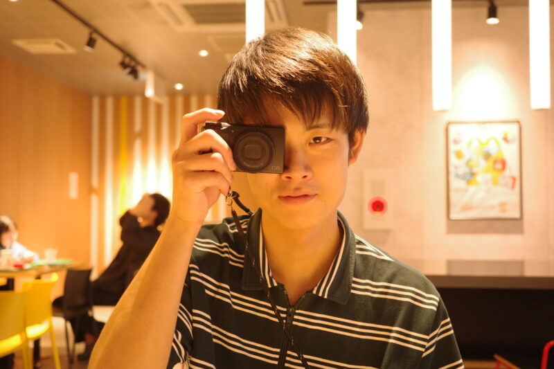 GR3x HDFの小ささを表している画像